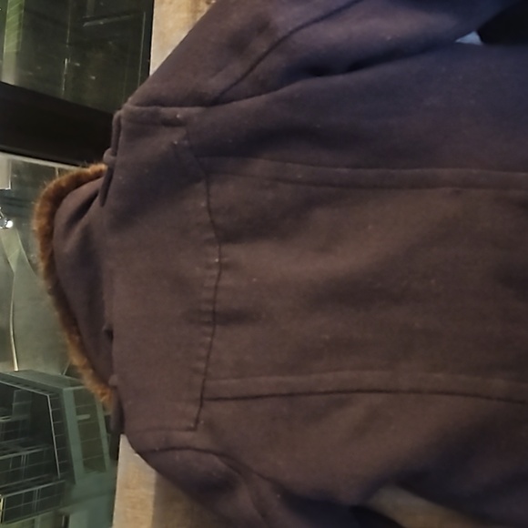 Woman's coat - Picture 3 of 3